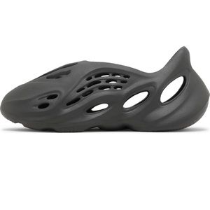 Yeezy Foam Runner ‘Carbon’